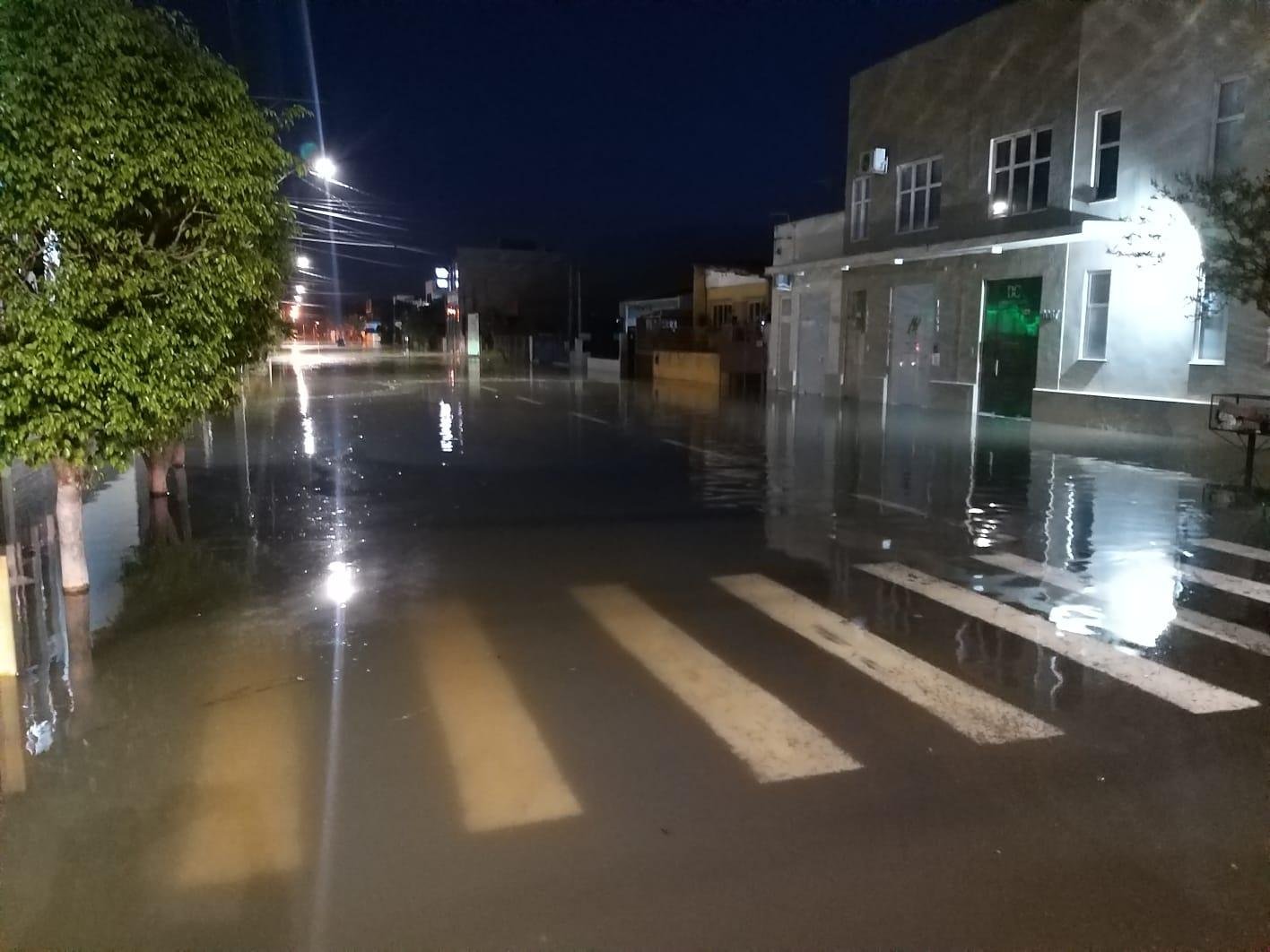 Expectativa da Defesa Civil municipal &eacute; que o rio comece a recuar, mas com ritmo lento