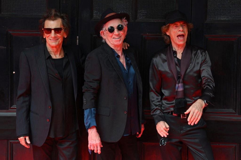 Ron Wood, Keith Richards e Mick Jagger da lend&aacute;ria banda de rock brit&acirc;nica The Rolling Stones participaram de evento para anunciar seu novo &aacute;lbum, "Hackney Diamonds" em Londres