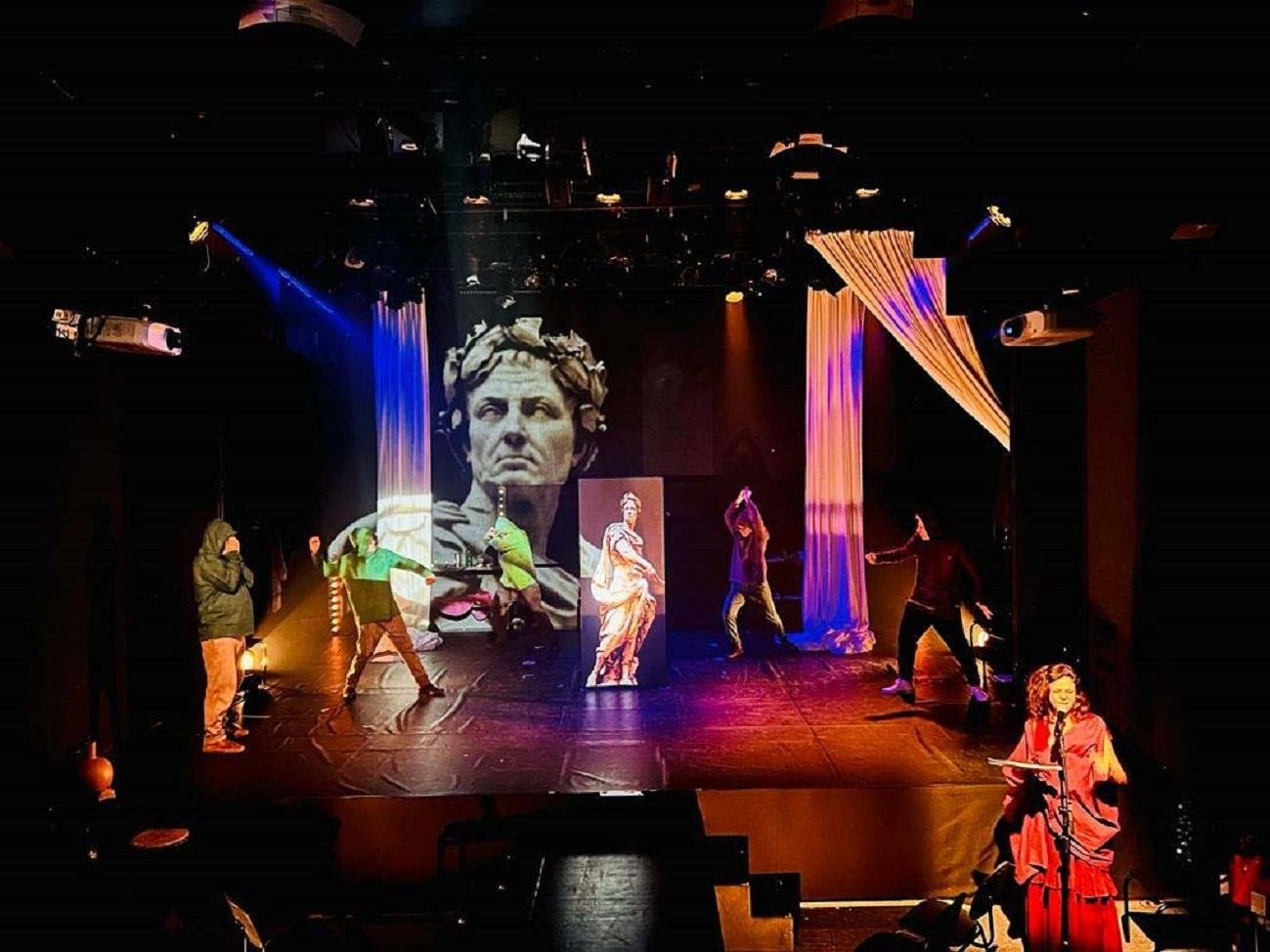 "Julius Caesar - Vidas Paralelas" &eacute; o espet&aacute;culo que abre o Porto Alegre em Cena