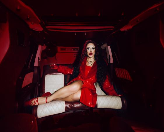 Gloria Groove promete os maiores sucessos de sua carreira em sua apresenta&ccedil;&atilde;o no The Town