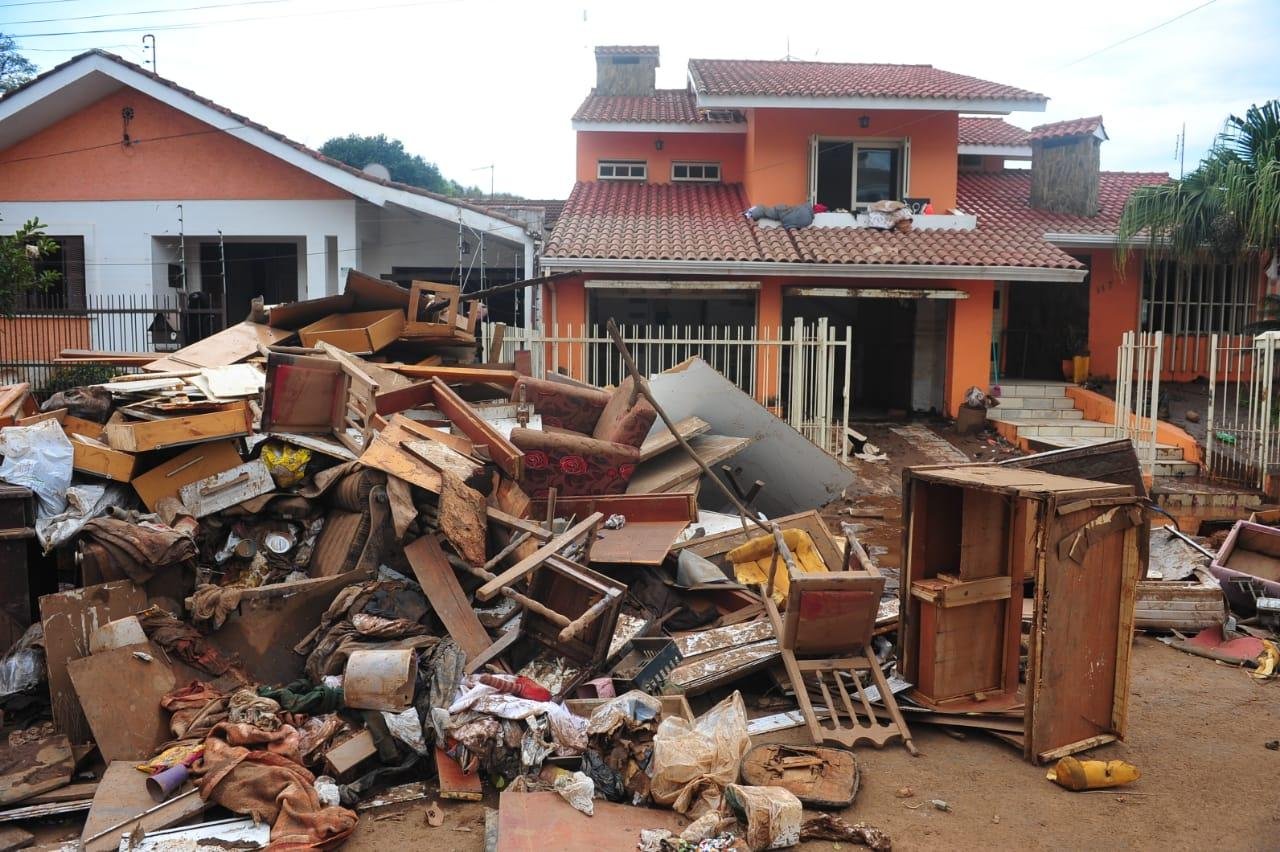 Munic&iacute;pios j&aacute; podem solicitar repasses para atendimento &agrave; popula&ccedil;&atilde;o, restabelecimento de servi&ccedil;os essenciais e reconstru&ccedil;&atilde;o de moradias e infraestruturas destru&iacute;das pelo desastre