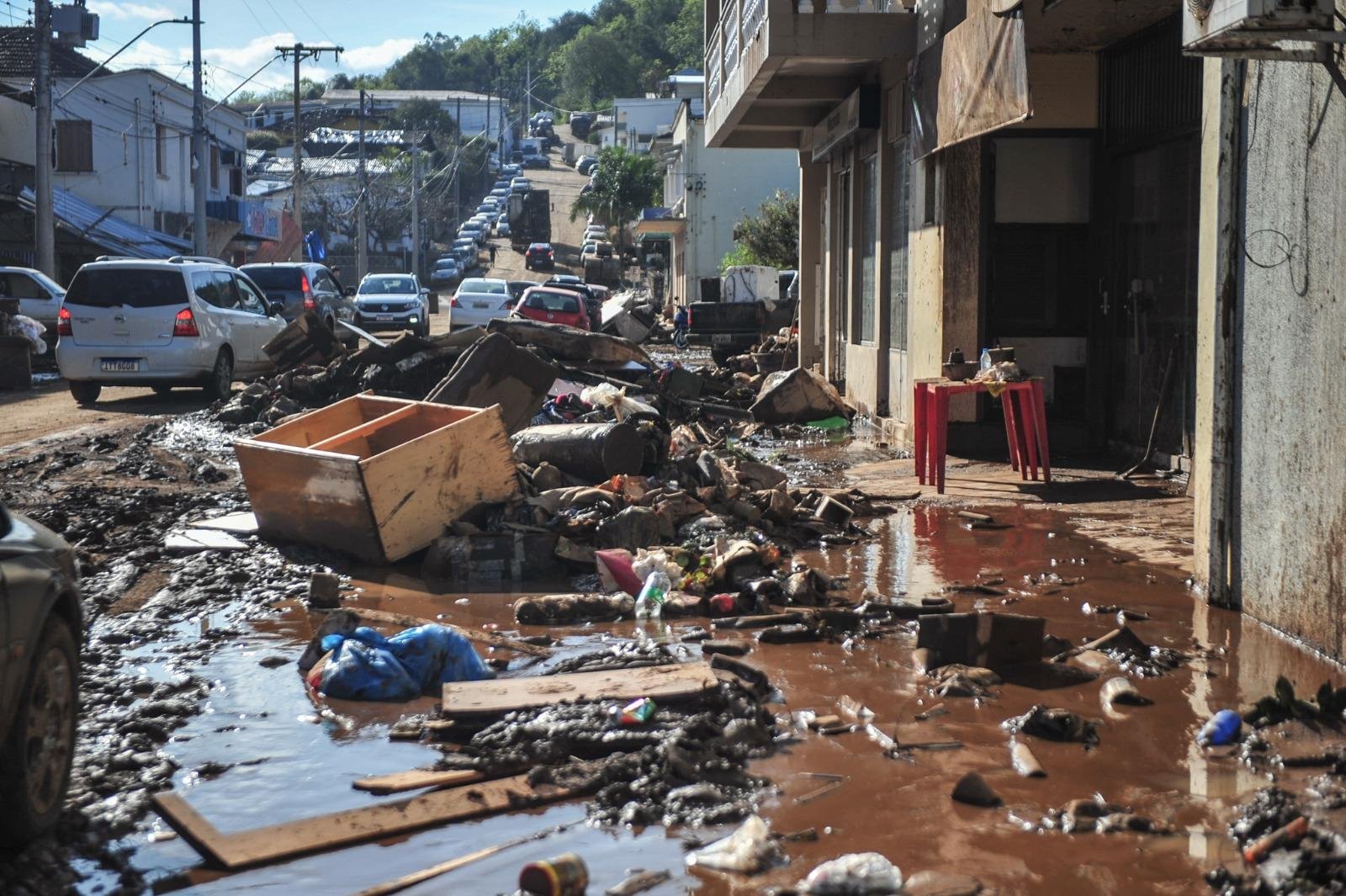 Enchentes provocou destrui&ccedil;&atilde;o em munic&iacute;pios, como em Mu&ccedil;um