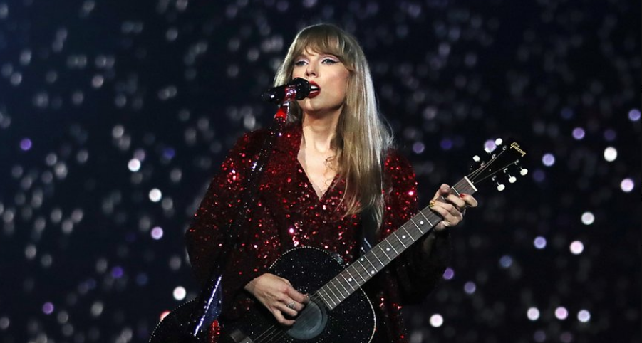 Taylor Swift lidera com oito indica&ccedil;&otilde;es, Shakira recebe pr&ecirc;mio e Anitta faz show