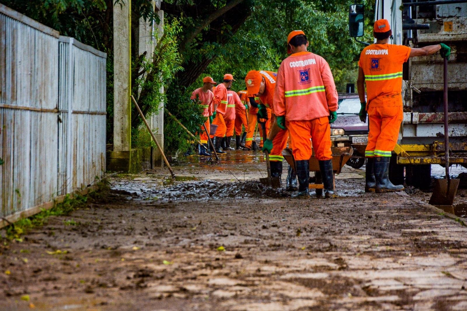 Trabalhos v&atilde;o prosseguir enquanto houver res&iacute;duos nas vias, afirma Cootravipa