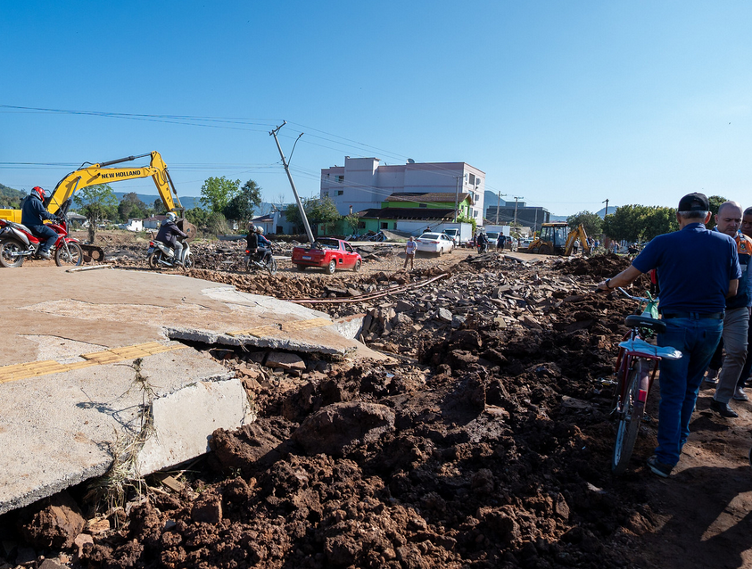 Danos em rodovias dificultam recupera&ccedil;&atilde;o das cidades