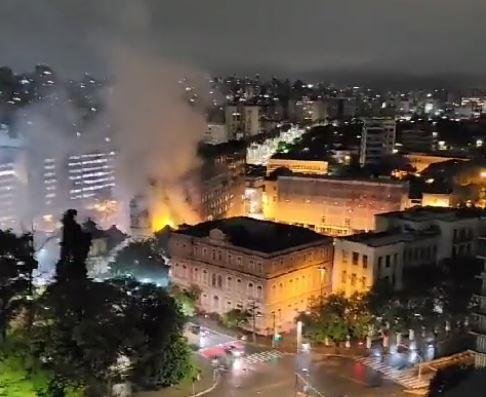 Chamas atingem &aacute;rea da Engenharia