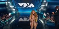 Shakira recebeu a estatueta do prestigioso Video Vanguard, com direito a uma apresentação que agitou a plateia e celebrou toda a sua carreira