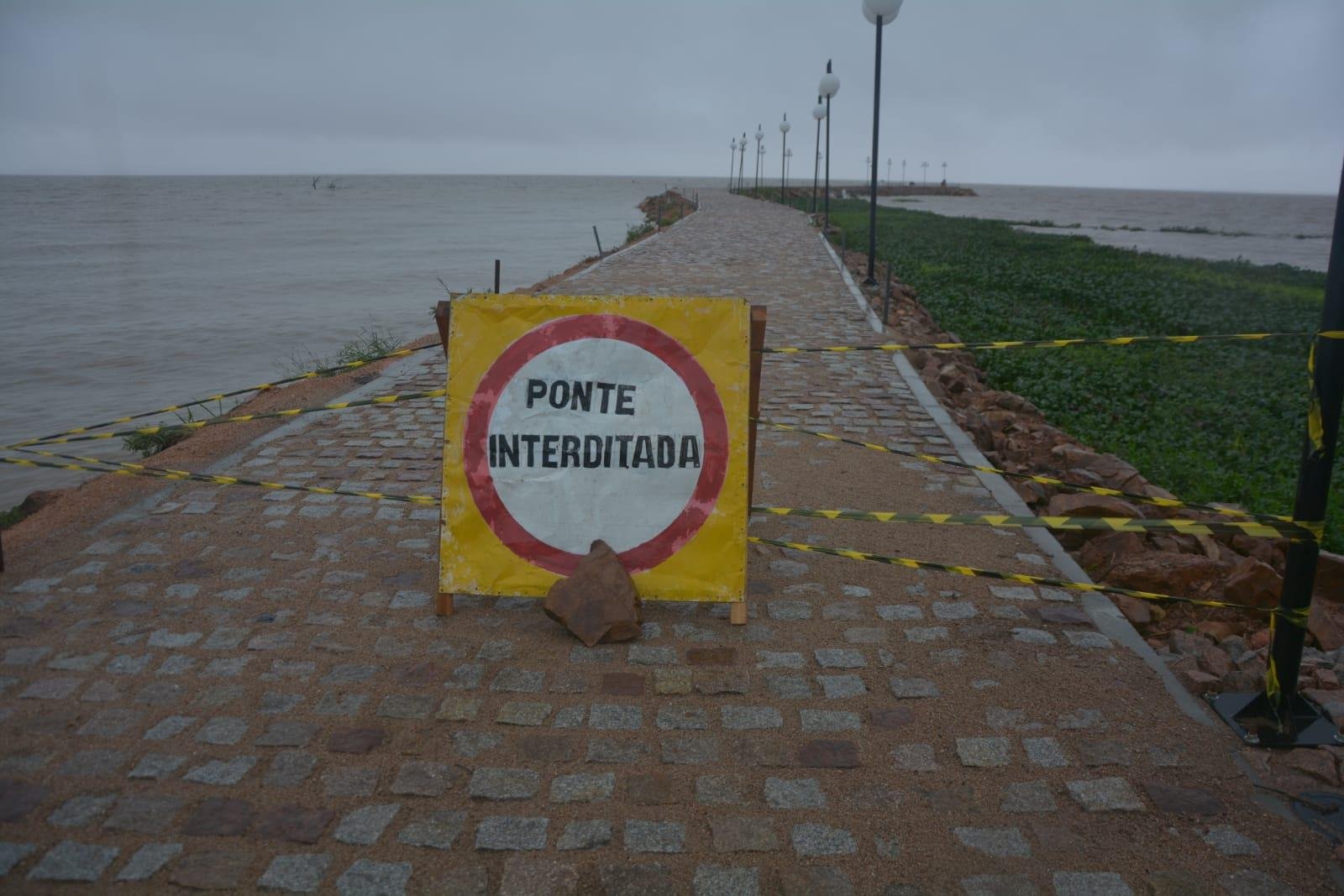 Molhes de Barra do Ribeiro foi interditado devido a eleva&ccedil;&atilde;o do Gua&iacute;ba e a queda do farol