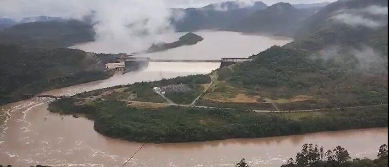 Fluxo alto de &aacute;gua na Barragem de Dona Francisca, em Cachoeira do Sul indicam que Rio Jacu&iacute; deve subir ainda mais nas pr&oacute;ximas horas segundo Defesa Civil