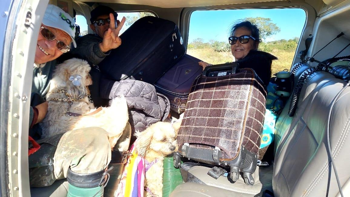 Moradores e animais que estavam ilhados pelo Rio Camaqu&atilde; foram resgatados por um helic&oacute;ptero da PRF