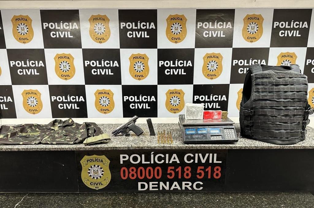 Local onde materiais e entorpecentes foram apreendidos funcionava como um dep&oacute;sito, de acordo com a Pol&iacute;cia Civil