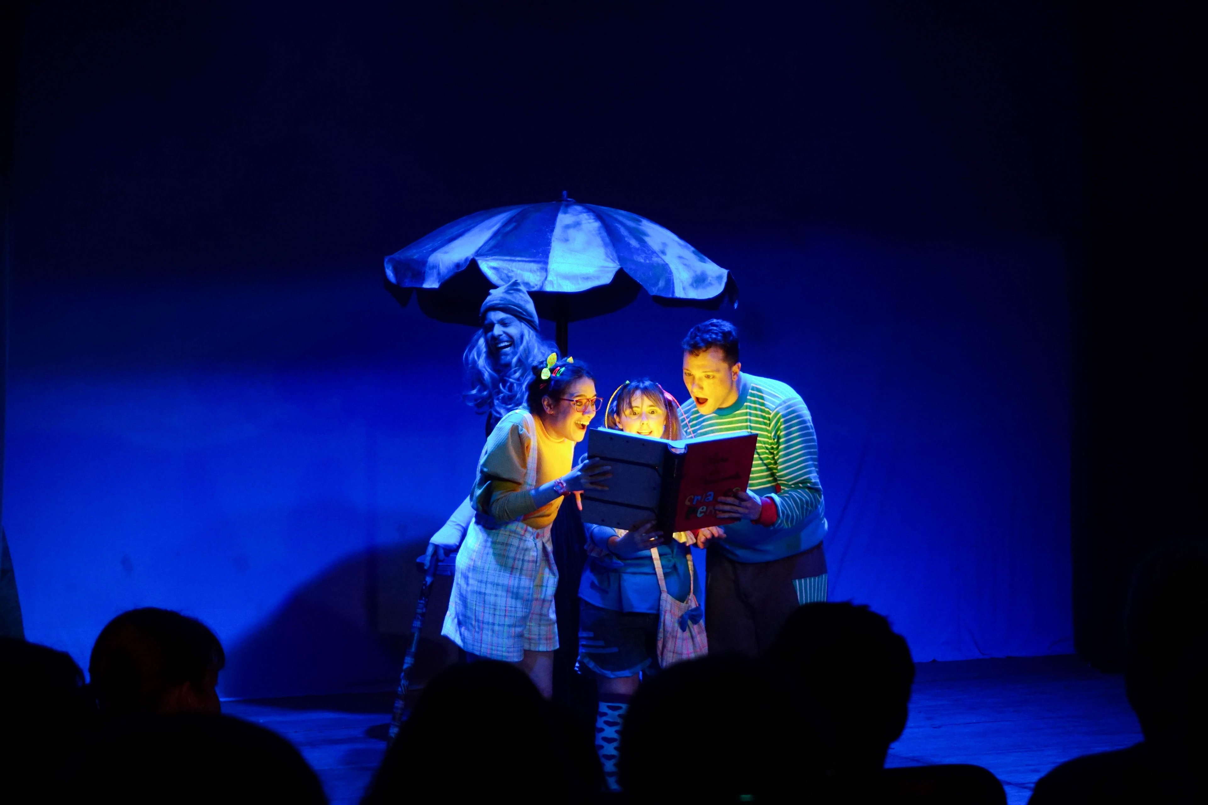 Espet&aacute;culo "Crian&ccedil;a Pensa" acontece neste domingo no Teatro do Museu do Trabalho