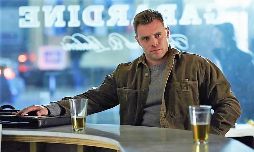 Billy Miller em cena de 'Suits' (2011)