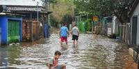 Na Ilha da Pintada rua seguem inundadas