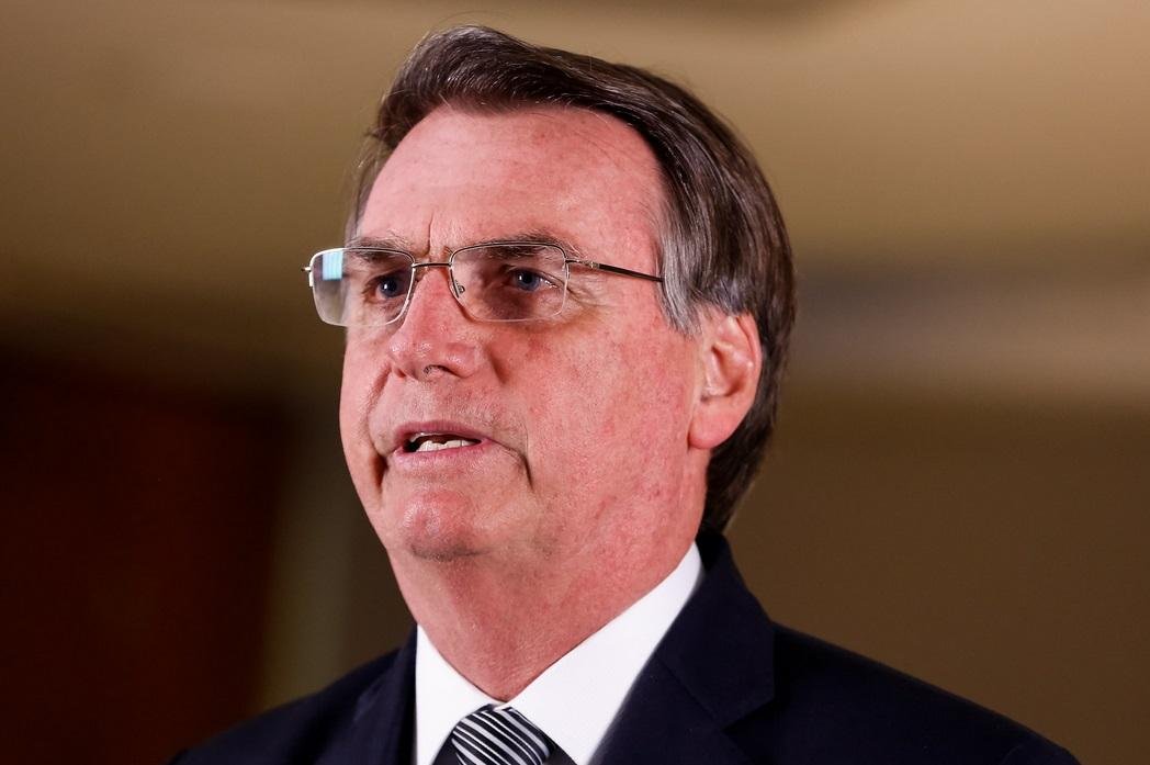 Ex-presidente deve deixar S&atilde;o Paulo nesta ter&ccedil;a
