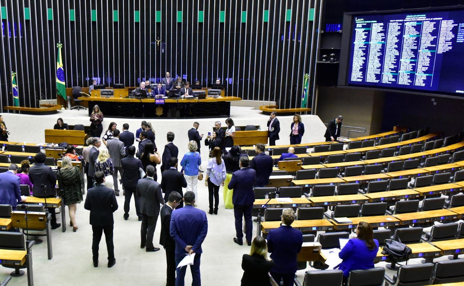 Vota&ccedil;&atilde;o do m&eacute;rito do projeto estava prevista para ocorrer ainda nesta ter&ccedil;a-feira conforme andamento da sess&atilde;o