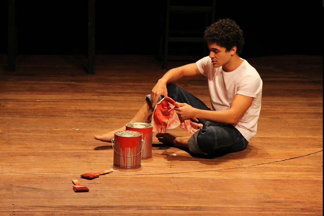 Gabriel Neumann em "A Arte N&atilde;o Tem Tempo", de 2013, com dire&ccedil;&atilde;o de Erick Gallani