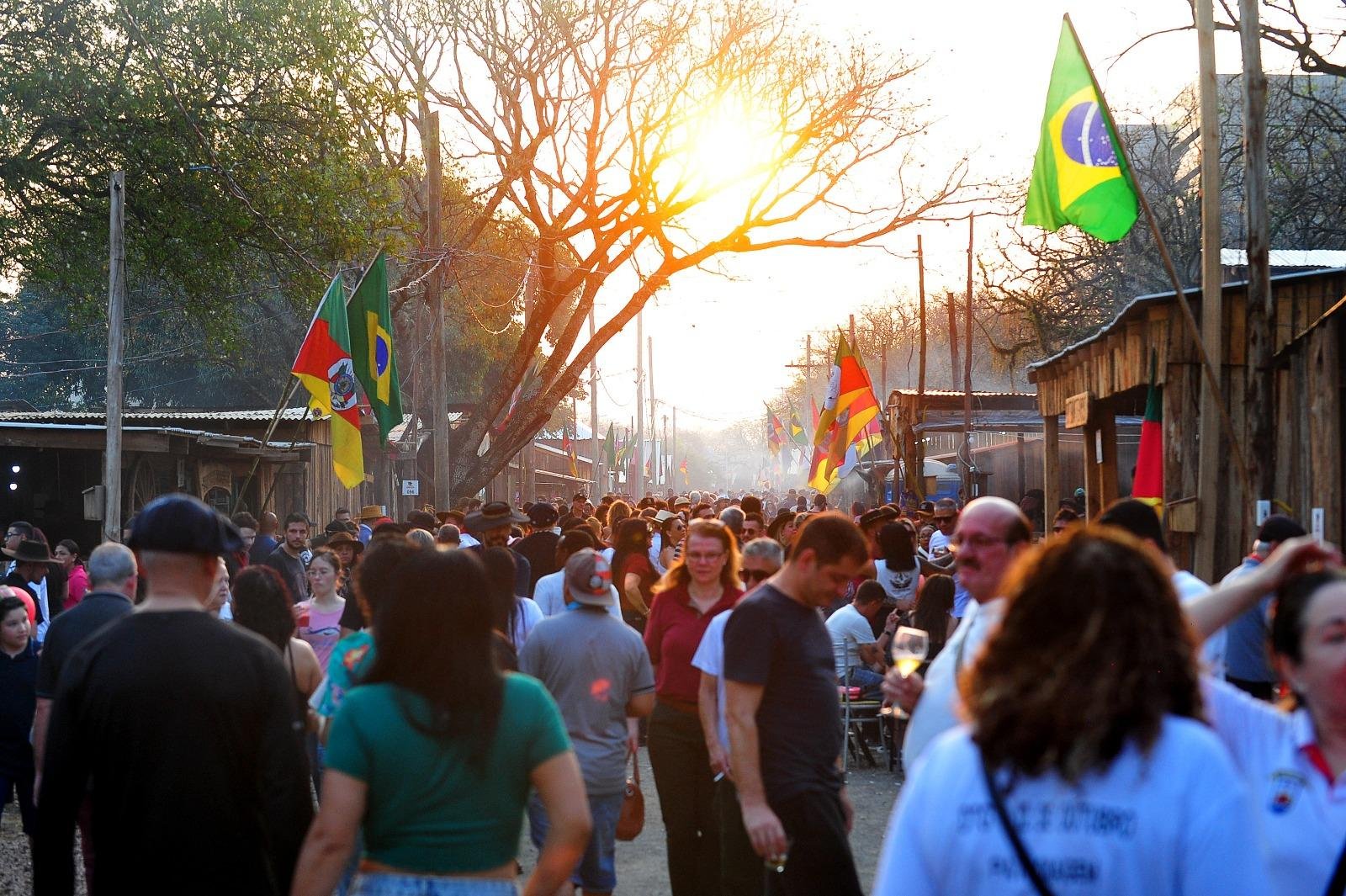 Este ano o evento foi intitulado como Acampamento Farroupilha Solid&aacute;rio, e a Casa do Ga&uacute;cho.
