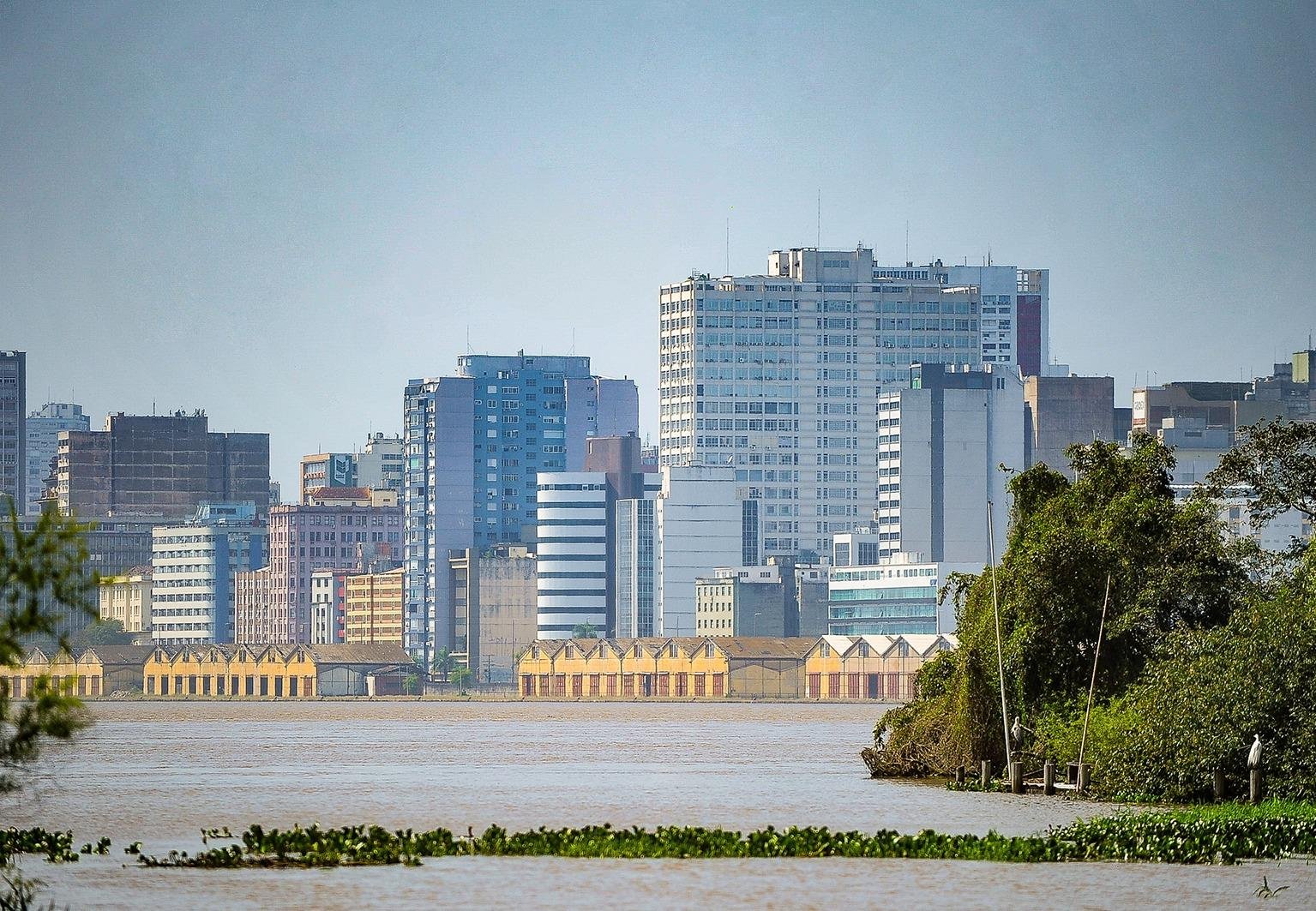 N&iacute;vel do Gua&iacute;ba est&aacute; alto no Centro Hist&oacute;rico de Porto Alegre h&aacute; v&aacute;rios dias