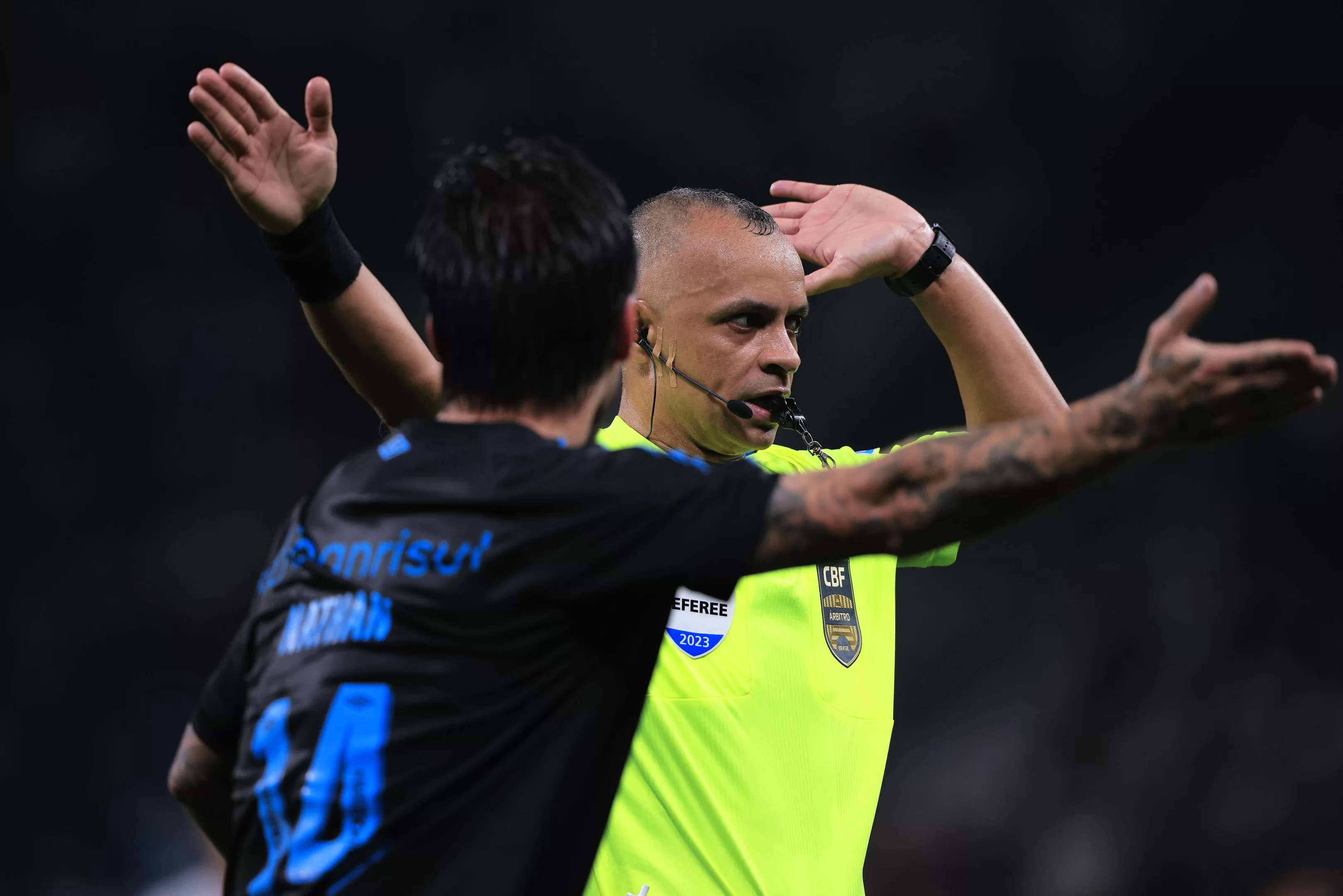 &Aacute;rbitro n&atilde;o apitou penalidade de Yuri Alberto