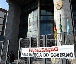 Policiais federais paralisam atividades
