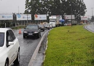 BR-116 permanece interditada e tr&acirc;nsito est&aacute; em meia-pista