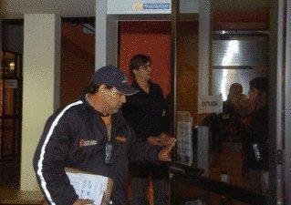 Um dos PMs disse que "o suspeito" apontou uma pistola na dire&ccedil;&atilde;o do efetivo
