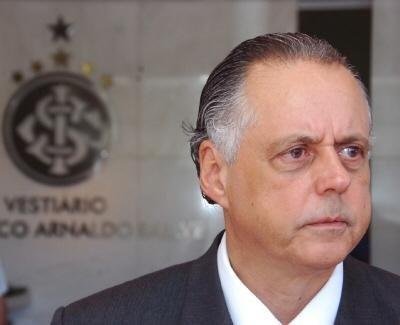 Fernando Carvalho garantiu que  &ldquo;n&atilde;o &eacute; hora de sacudir o vesti&aacute;rio&rdquo;