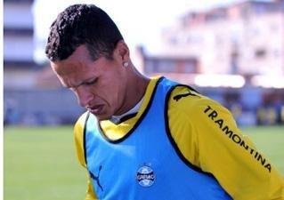 Meio-campo acredita que setembro foi melhor para o Gr&ecirc;mio