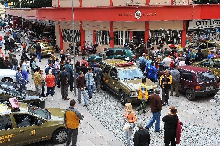 Homem &eacute; baleado ao reagir a assalto no Centro da Capital