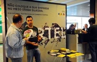 Aeroporto tem estande com informa&ccedil;&otilde;es sobre cart&eacute;is