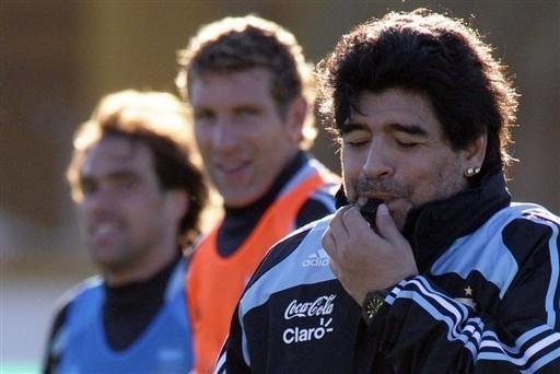 Maradona prepara mudan&ccedil;as na Argentina para jogo contra o Peru