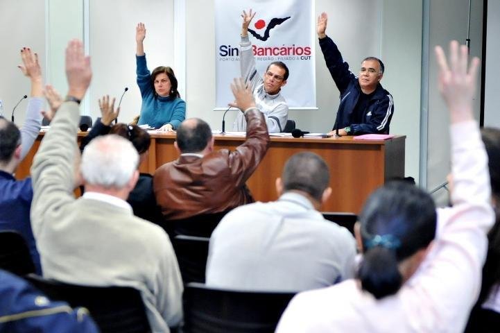 Trabalhadores da Caixa decidem manter a greve