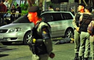 Assaltante morre em tiroteio no bairro Petrop&oacute;lis
