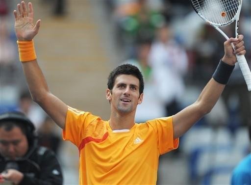 Djokovic bate Verdasco e alcan&ccedil;a semifinais em Pequim