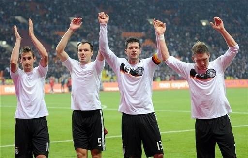 Alem&atilde;es comemoram a classifica&ccedil;&atilde;o em Moscou