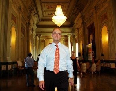 Feij&oacute; diz estar dispon&iacute;vel para asumir o governo quando necess&aacute;rio