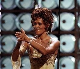 Whitney Houston lan&ccedil;a CD de in&eacute;ditas ap&oacute;s sete anos