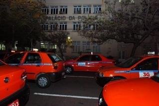 Taxistas interrompem trecho da Ipiranga 