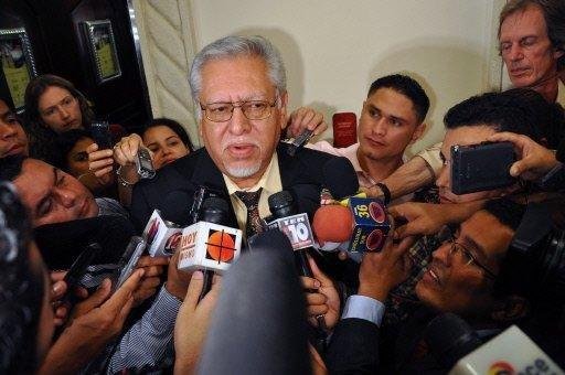 Delegados de Zelaya e Micheletti chegam a acordo