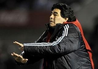 Maradona comemora vaga e desabafa contra jornalistas