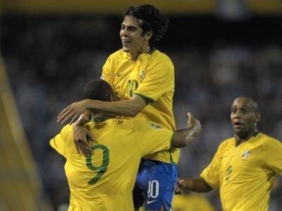 Brasil se mant&eacute;m na lideran&ccedil;a do ranking da Fifa