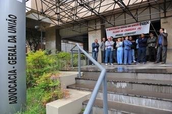Servidores estaduais voltam ao trabalho segunda-feira 
