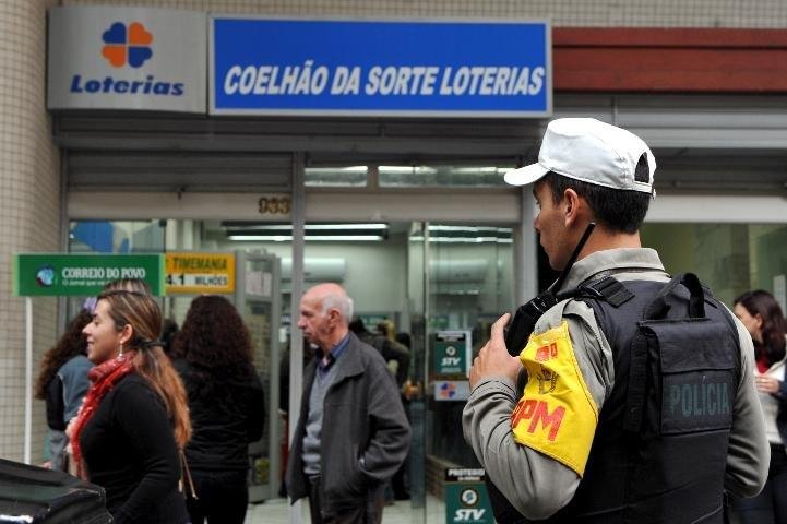 Lot&eacute;rica &eacute; assaltada no centro de Porto Alegre