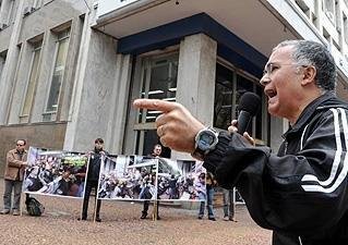 Manifesta&ccedil;&atilde;o de banc&aacute;rios lembra confronto com policiais em 2008