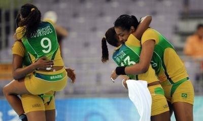 Brasil vence atuais campe&atilde;s ol&iacute;mpicas no handebol