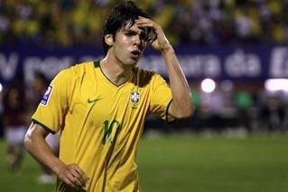 Kak&aacute; e Messi est&atilde;o entre os candidatos &agrave; Bola de Ouro 