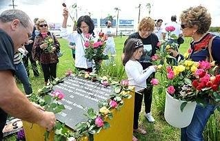 Familiares homenageiam v&iacute;timas do voo 3054 da TAM