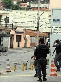 Secret&aacute;rio de Seguran&ccedil;a do Rio admite que a&ccedil;&atilde;o contra o tr&aacute;fico foi pouco planejada