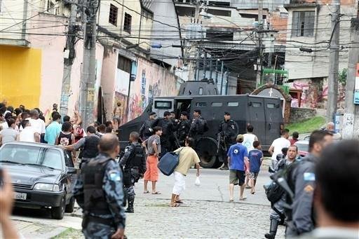 Medo de repres&aacute;lias imp&otilde;e lei do sil&ecirc;ncio no Morro dos Macacos 